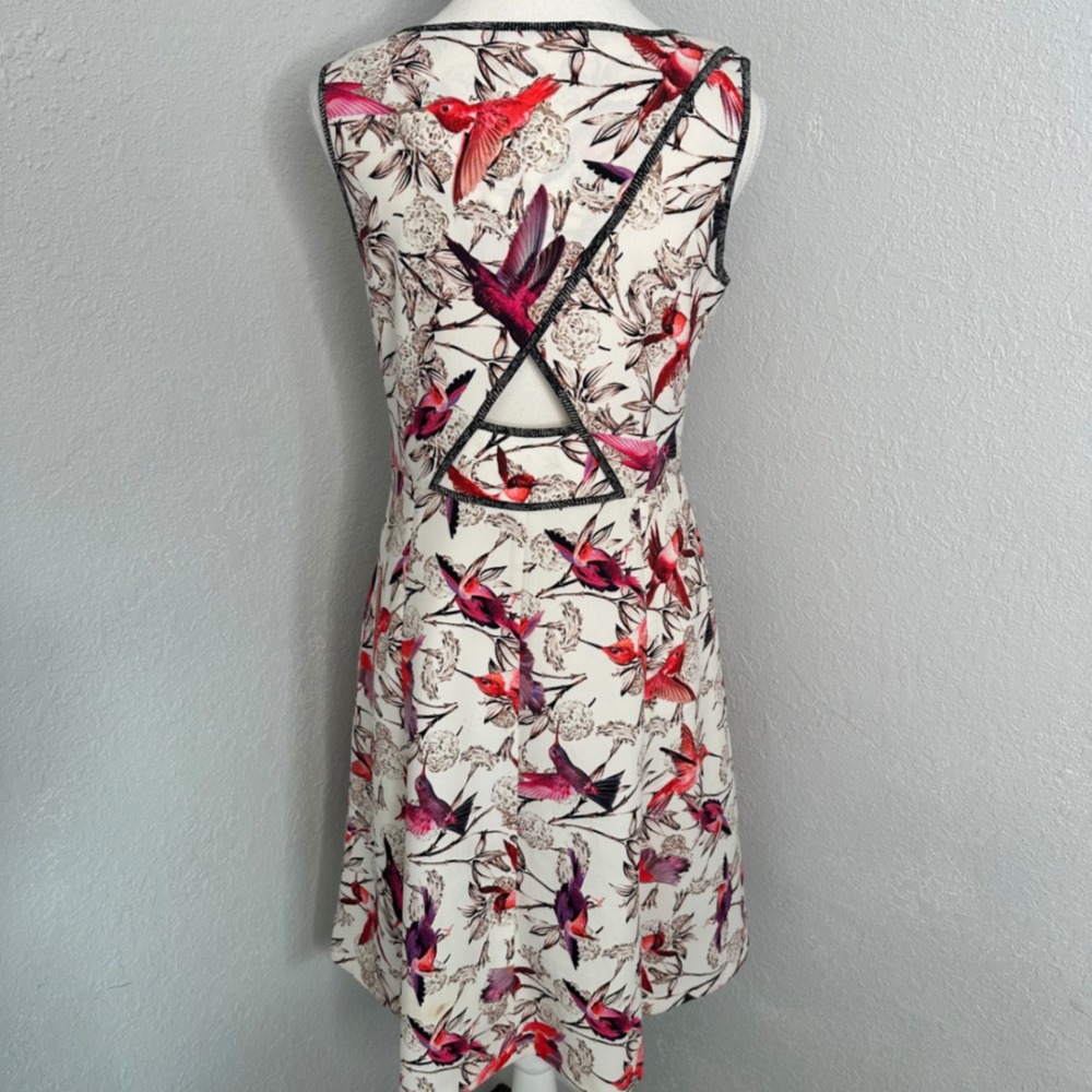 Ranna Gill Hummingbird Print Dress Sleeveless Fit and Flare Casual Women's Dress - Picture 4 of 6